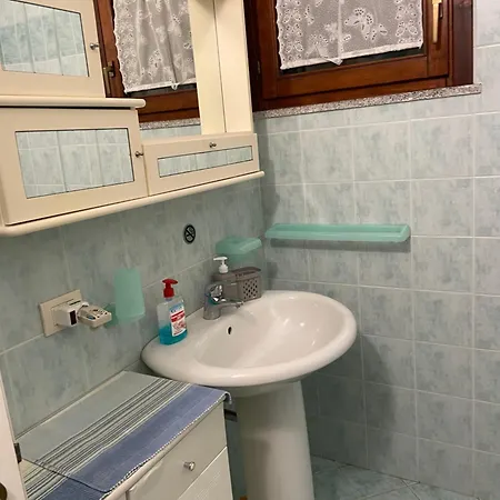 Airport Sunset Haven: Sea View, Pool & Access *