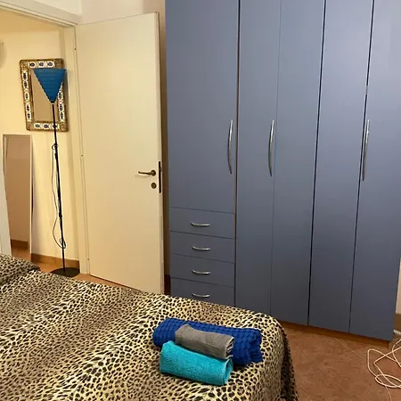 Apartment Airport Sunset Haven: Sea View, Pool & Access