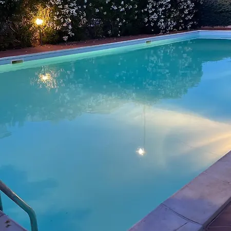 Airport Sunset Haven: Sea View, Pool & Access Apartment